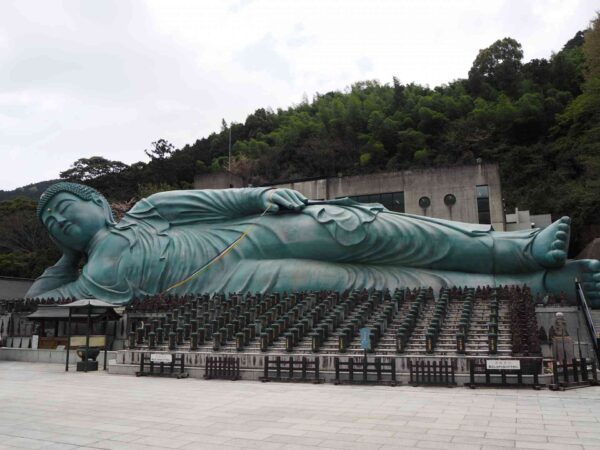 頭北面西右脇臥