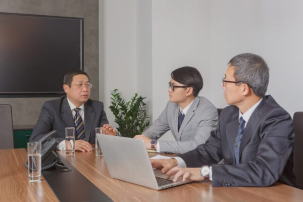 葬儀社の求人募集要項で記載しておくべき5つのことをさっそく実行する葬儀社の経営陣