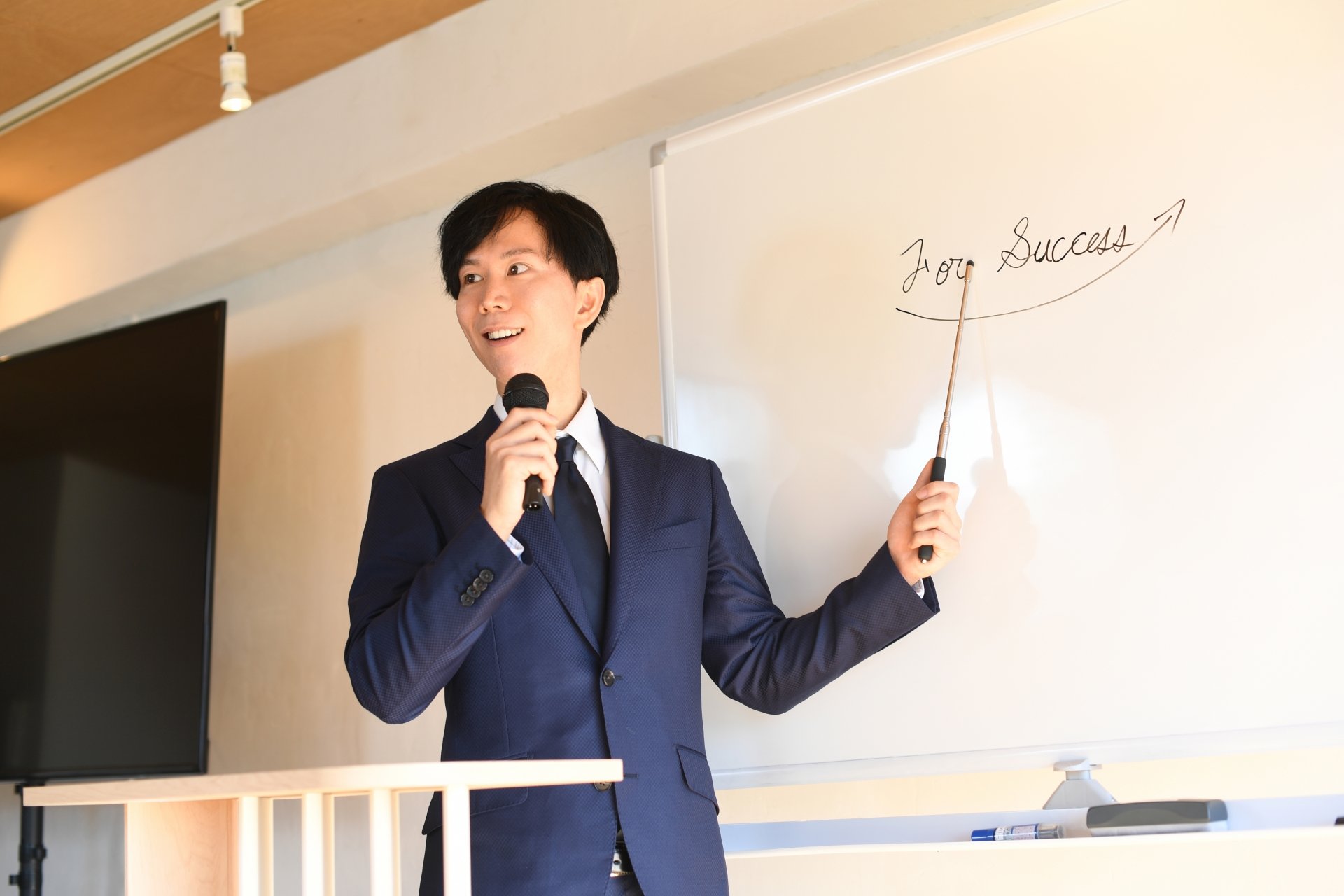 葬儀社に人材採用後のセミナーをする採用コンサルティングの図