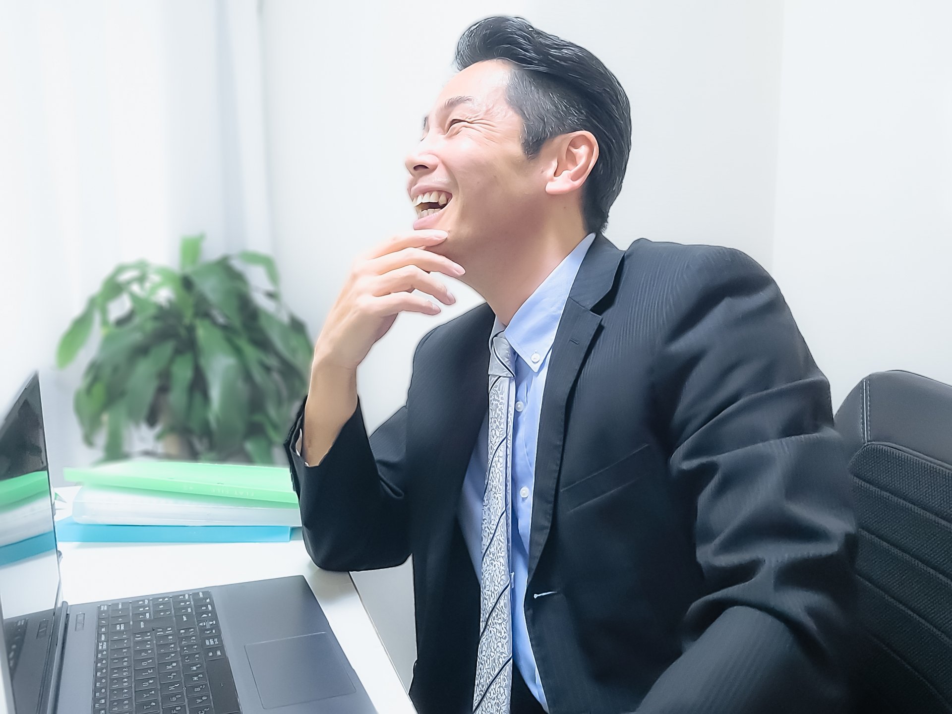 採用サイト作成ツールがわかり、採用コストや人件費を抑えられそうで喜ぶ葬儀社経営者