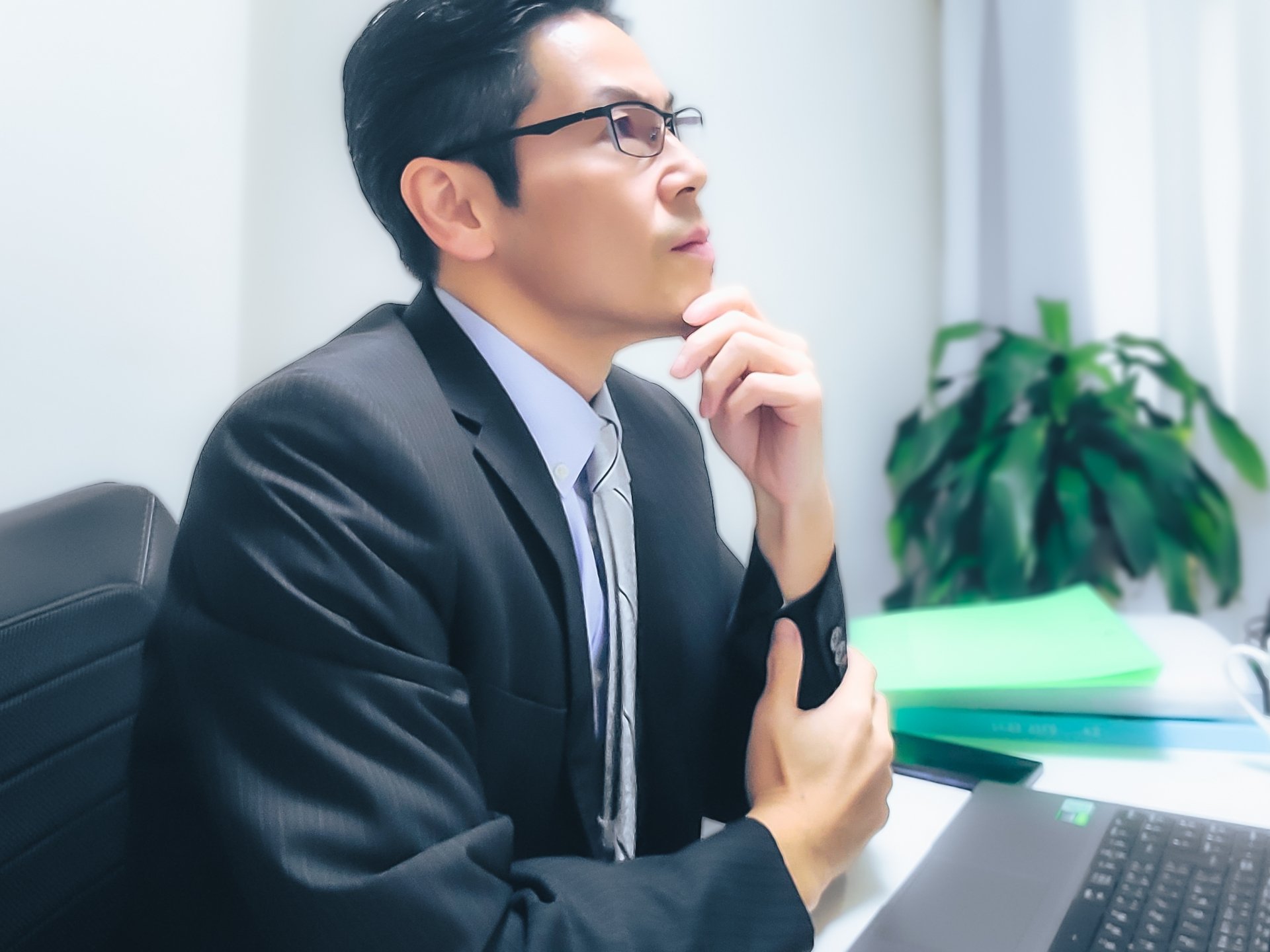 計画的に海洋散骨アドバイザーの資格を取ろうとする男性のイメージ