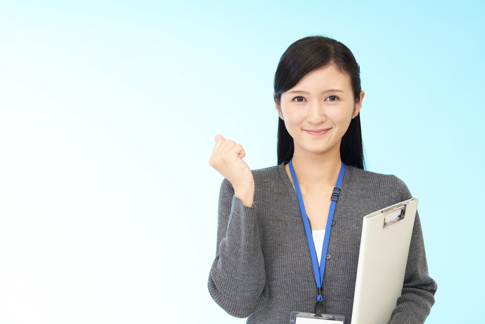 終活アドバイザー資格試験を受けようとする葬儀社女性スタッフのイメージ