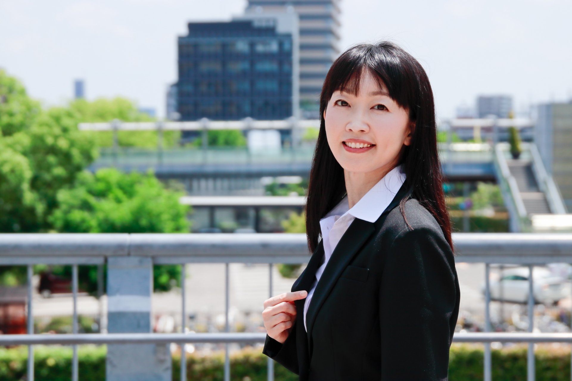 互助会会員の助けになろうとしている終活コーディネーターの女性イメージ