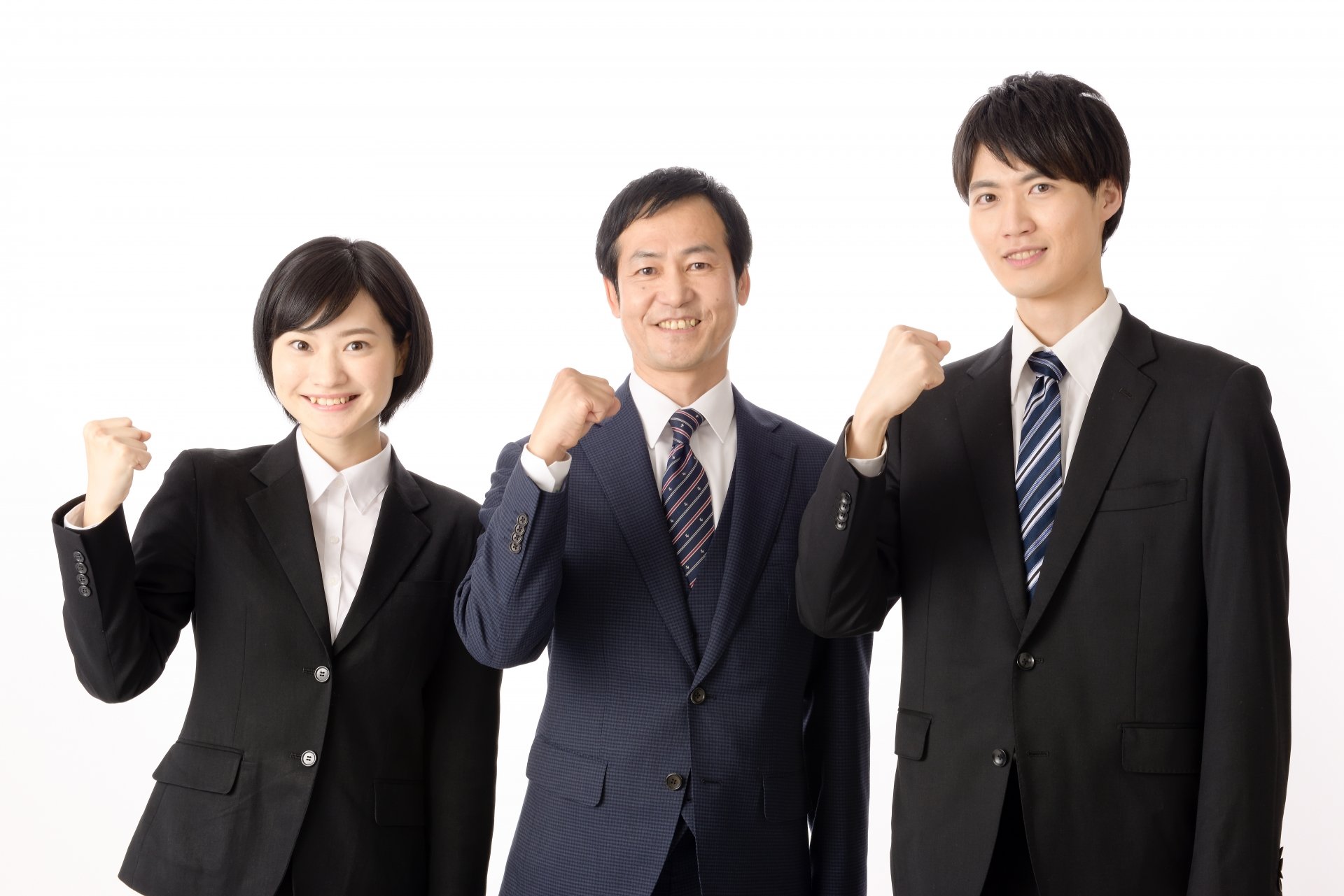 葬儀社のベテラン社員と若手社員のイメージ