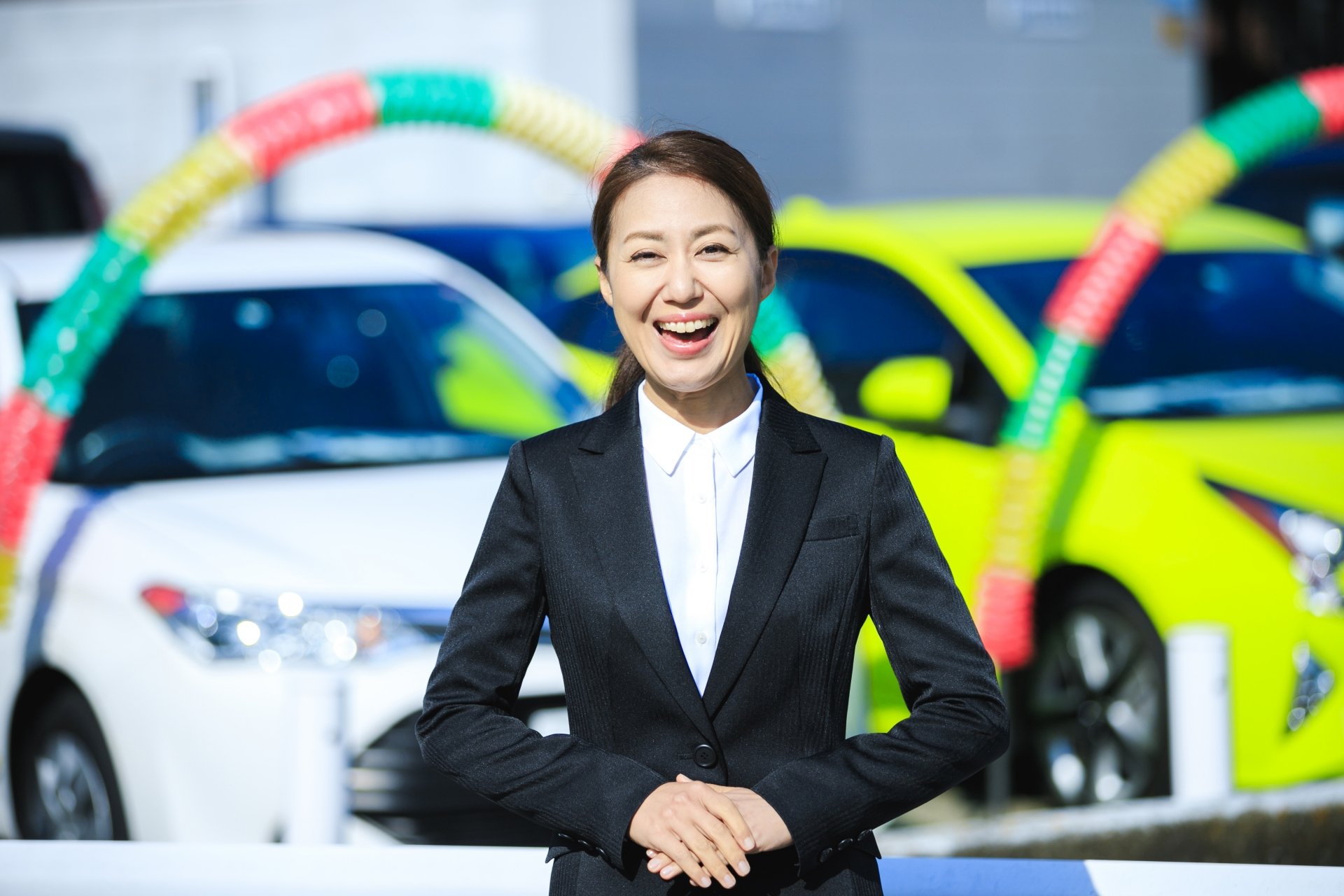 中古車販売の女性のイメージ