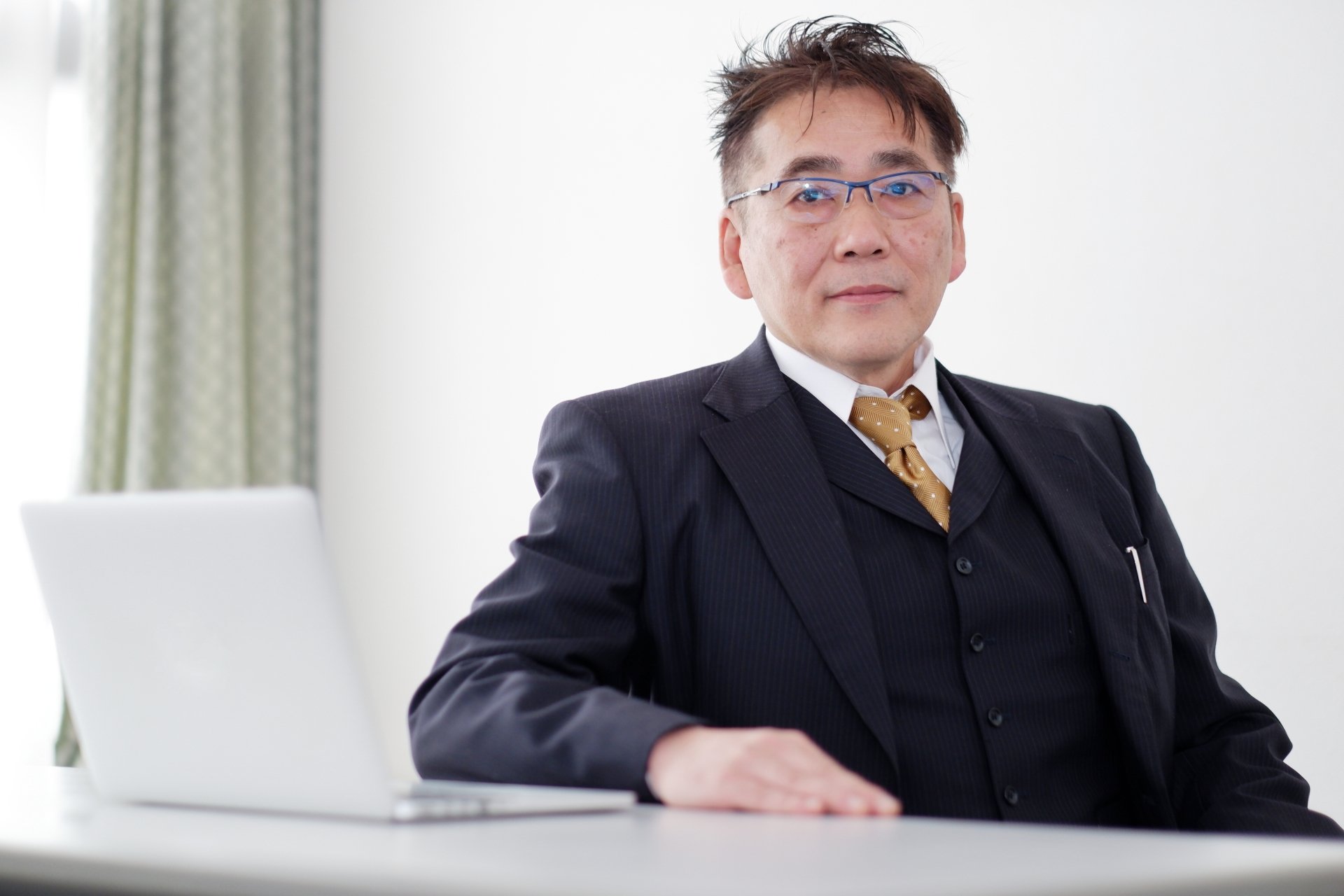 チャットワークの使い方を学び運用し、効率化に成功した葬儀社社長のイメージ画像