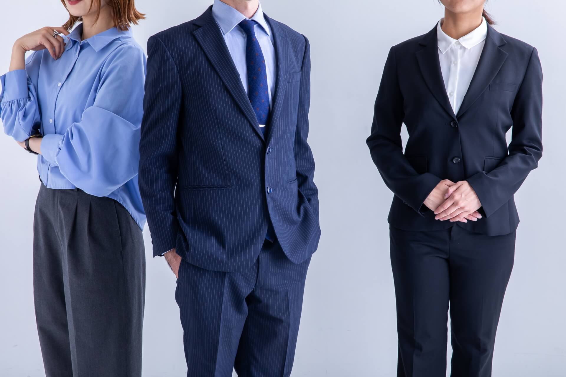 考える葬儀社社員のイメージ画像