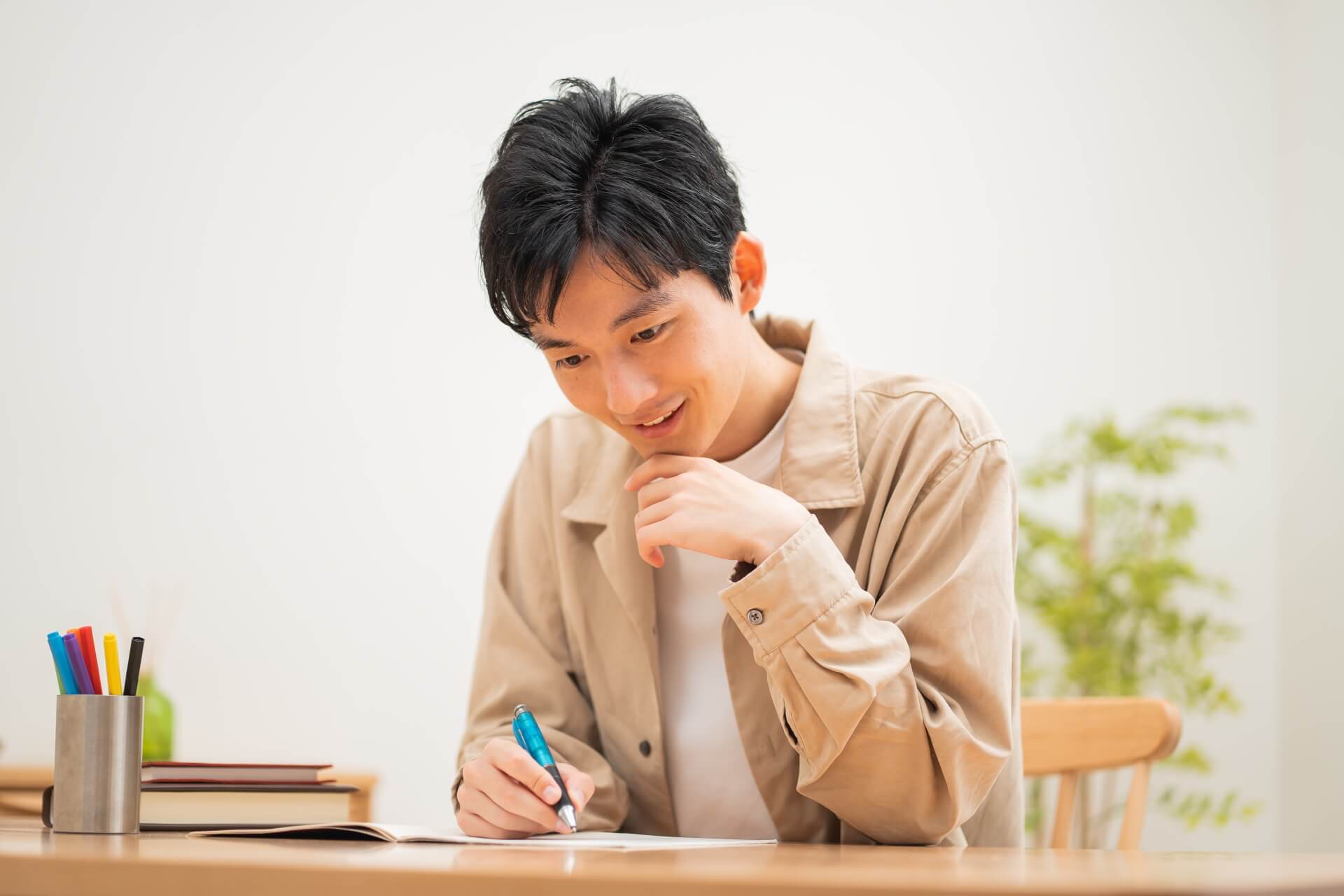 終活系資格を勉強する社員のイメージ画像