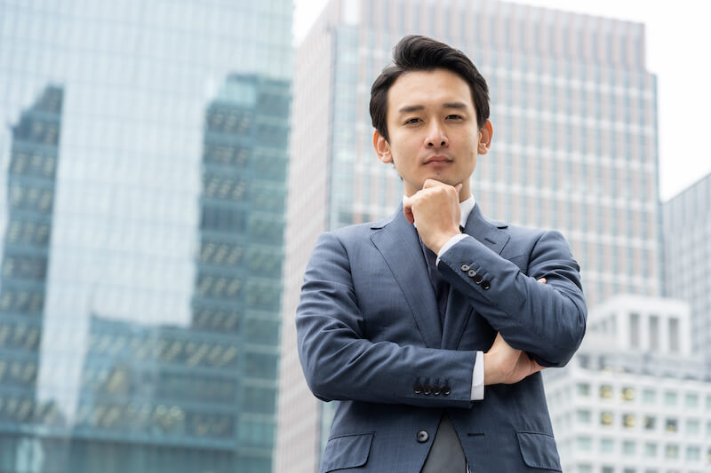 葬儀社元社員だが本当に出戻りしている人がいるのか疑問でいる男性