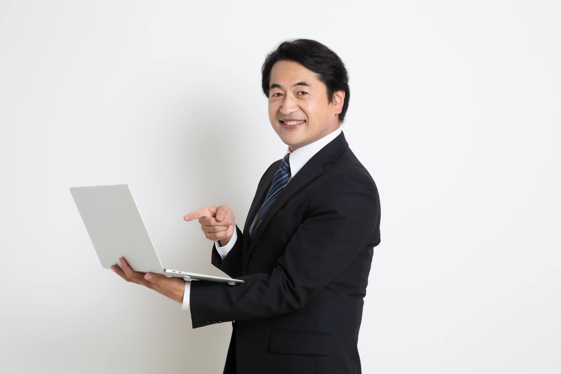 アルムナイ採用で人材不足を解消できた葬儀社の経営者イメージ