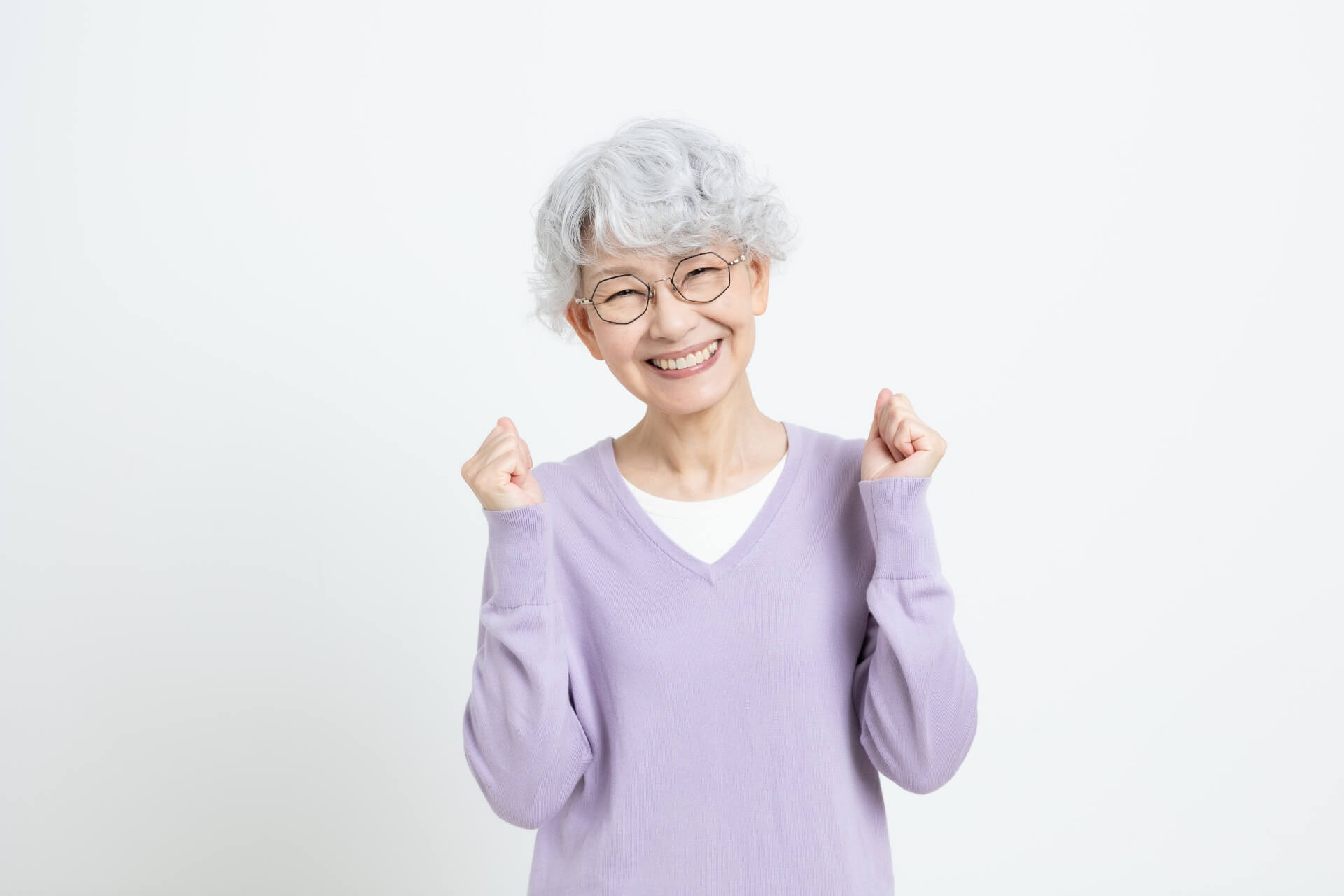地元葬儀社の対応に満足している老齢の女性