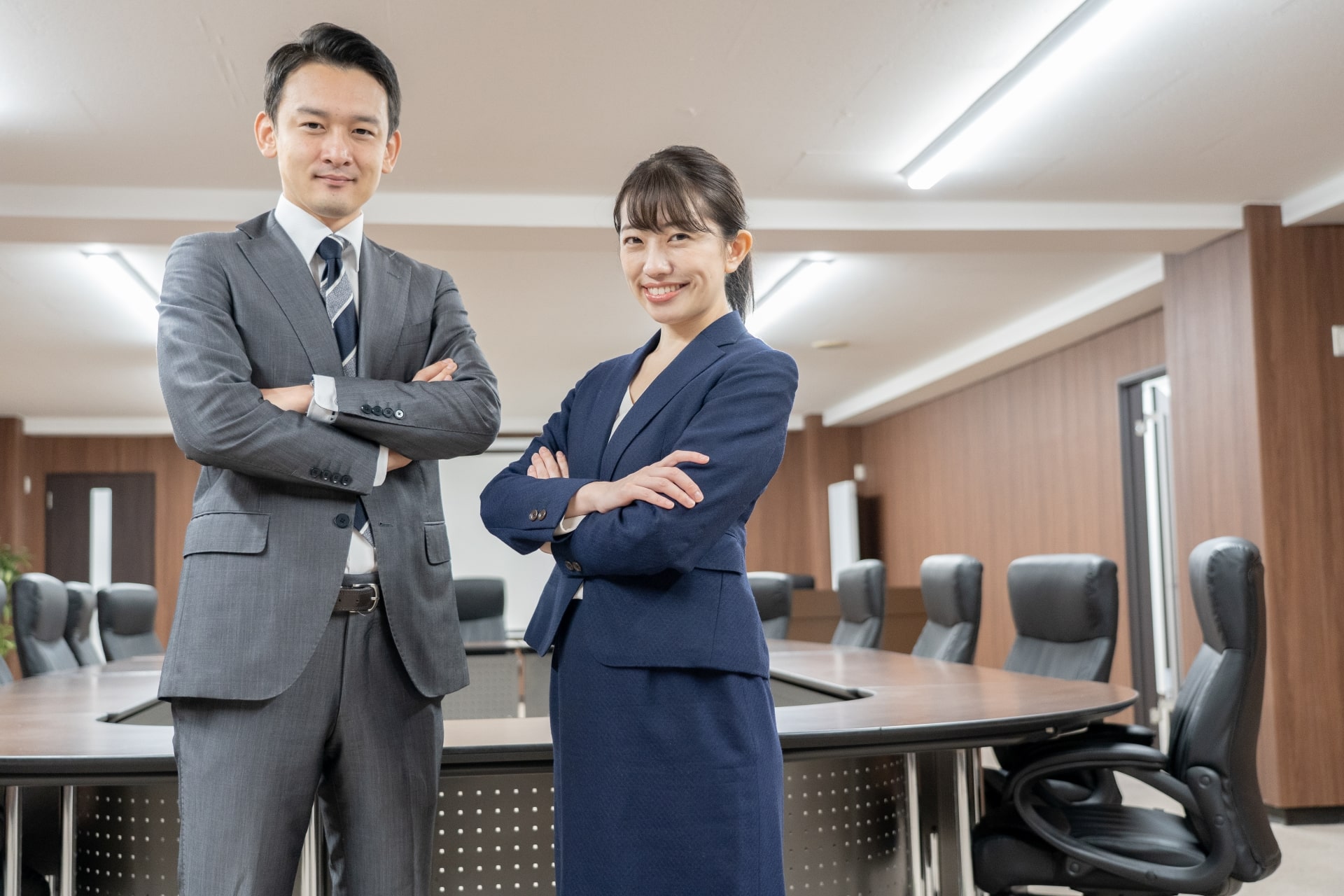 クレドを定めて一体感が高まる葬儀社社員のイメージ