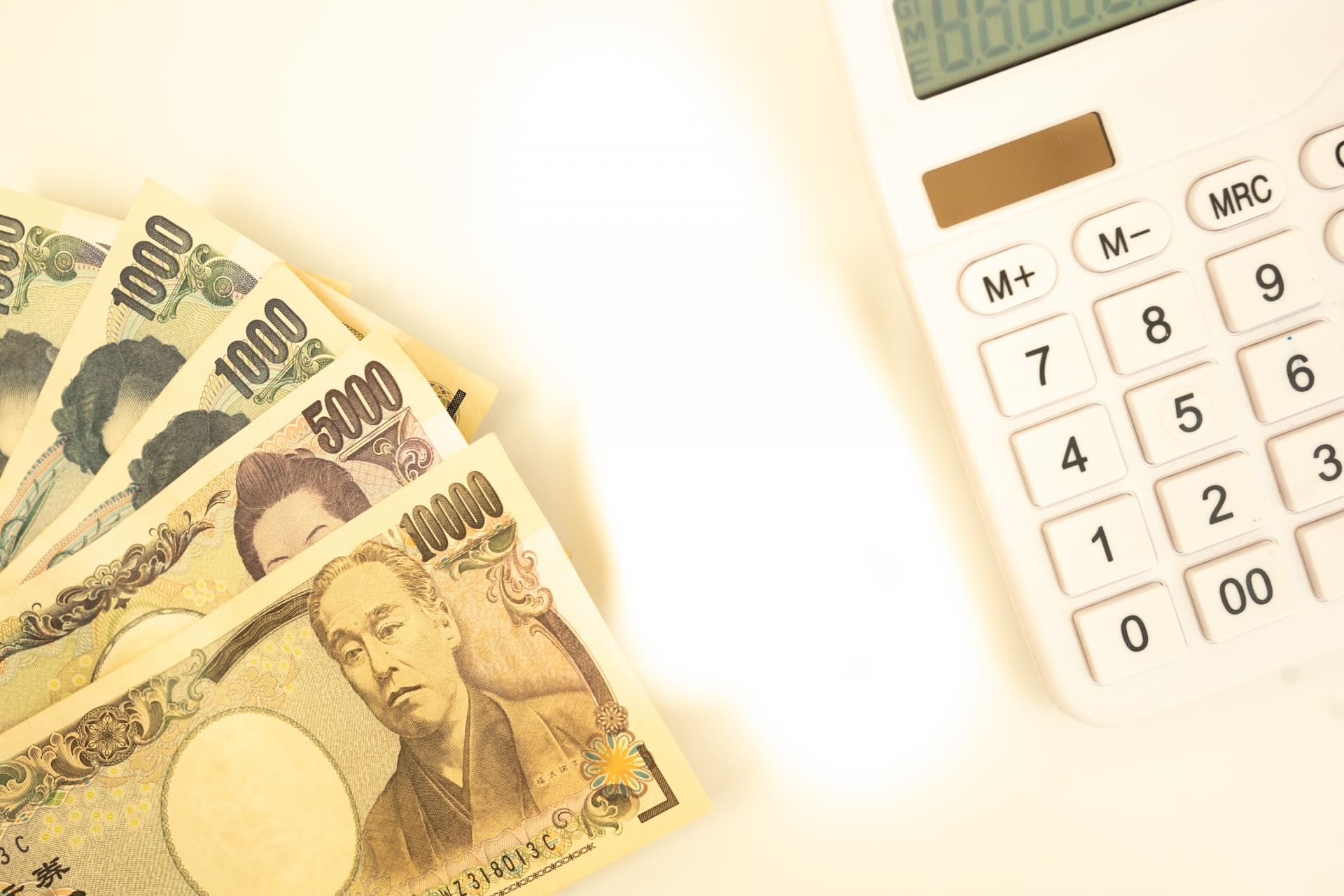 紙幣と電卓